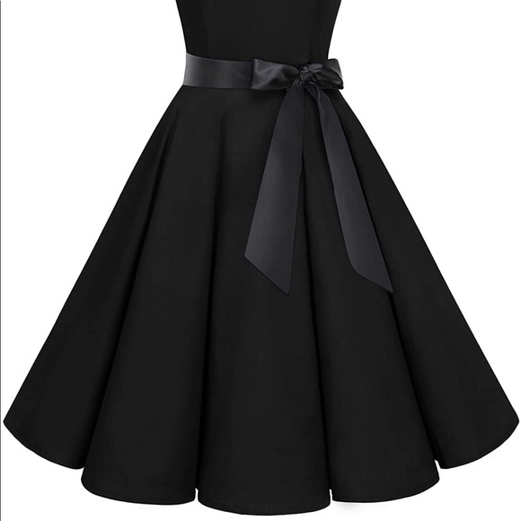 Black lace swing dress with satin belt - Picture 5 of 5